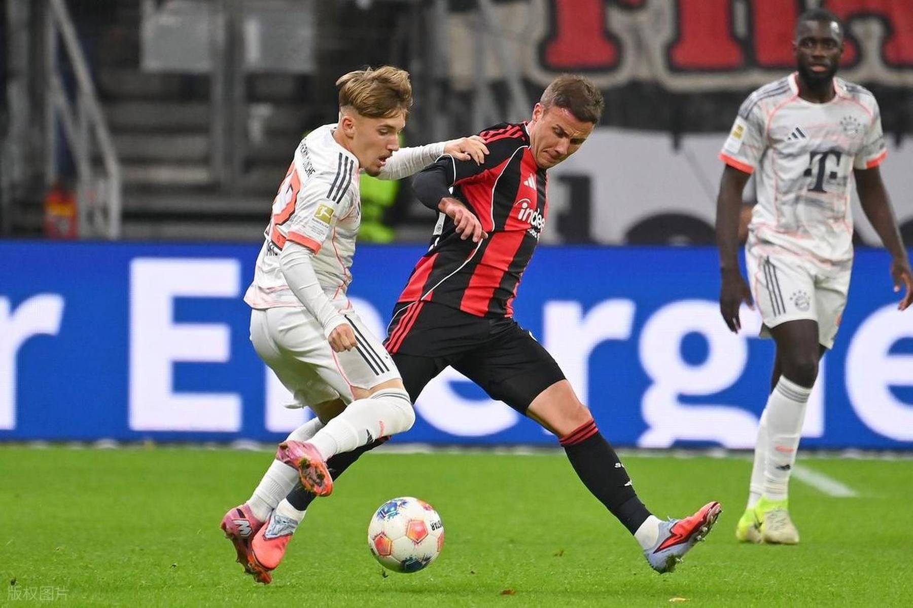 赛后德甲焦点战，克里夫兰骑士外线爆发，信心回归，控场能力受关注(一群女战士枪战阵亡)