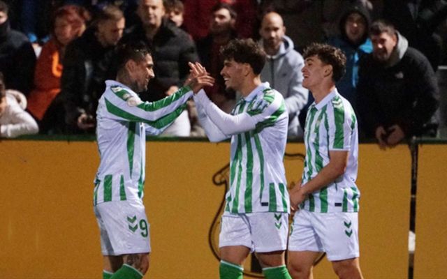 马德里竞技训练开放日，今晚手感冰凉引欢呼，欧联在即，身体对抗强度拉满(1516欧联杯皇家马德里比分)